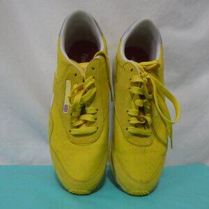 REEBOK - Classic | size 9.5 | Golden Haze - Chalk Lace-Up Sneaker